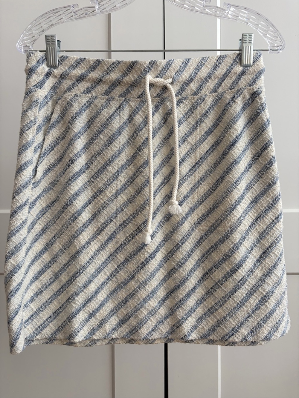 Lou & Grey White and Light Blue Striped Boucle Drawstring Mini Skirt w/ Pockets
